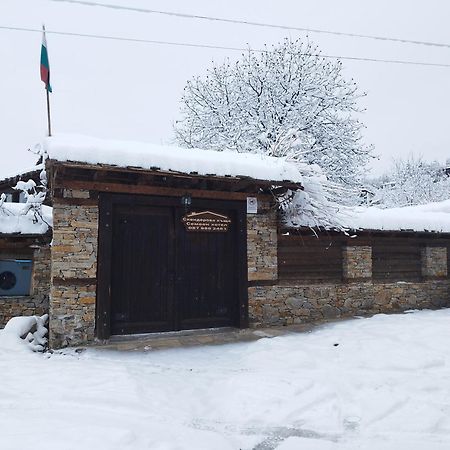 Семеен Хотел Скендерова Къща Leşten Exterior foto