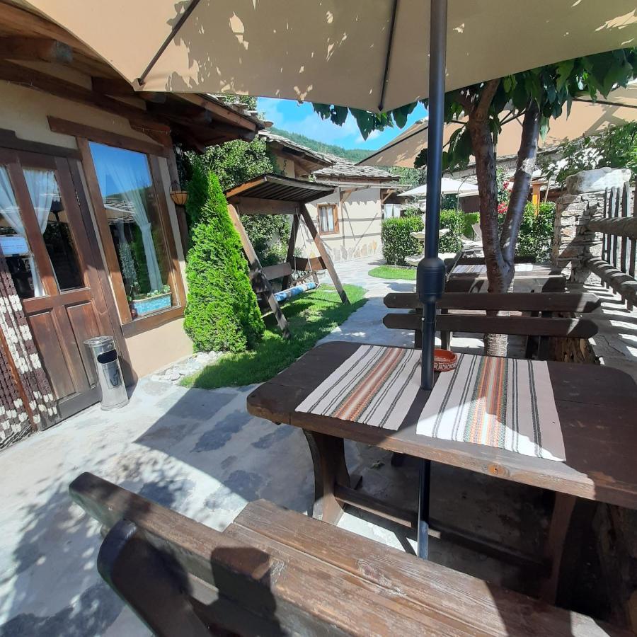 Семеен Хотел Скендерова Къща Leşten Exterior foto
